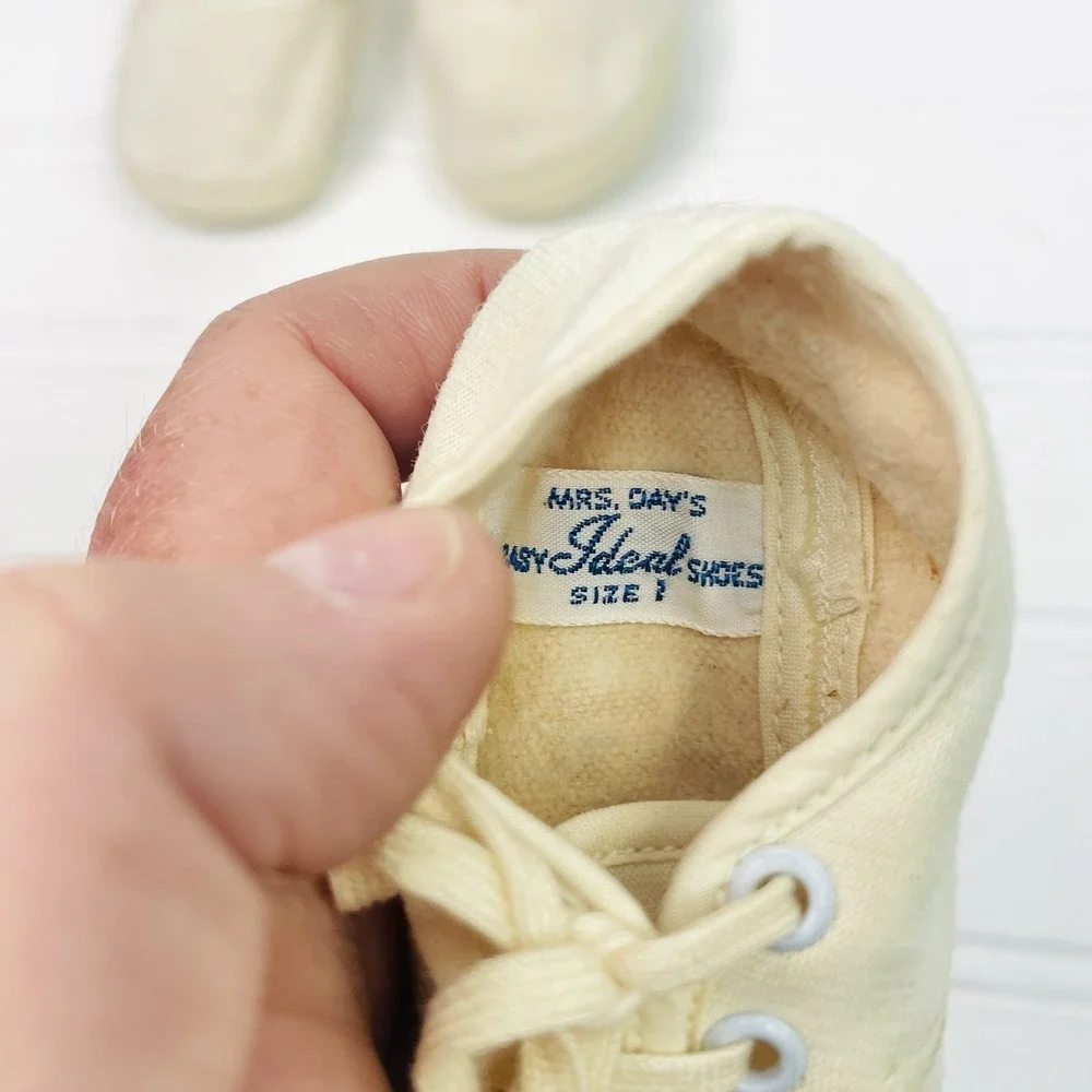 Lot‎ of 2 Sizes Vtg Mrs Days Ideal LACE UP CRIB SHOES White Sizes 1&2 Doll Shoes